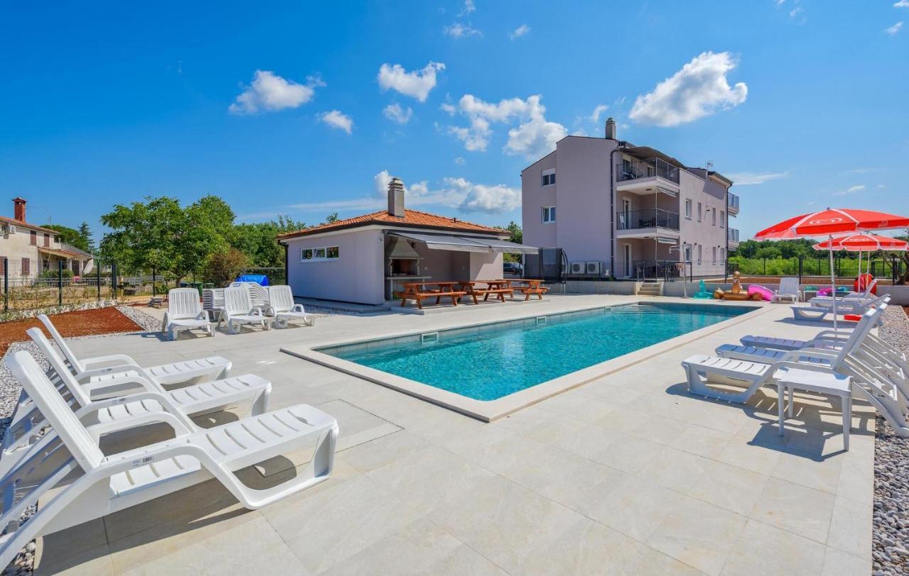 Apartmani Lucija Porec Exterior photo