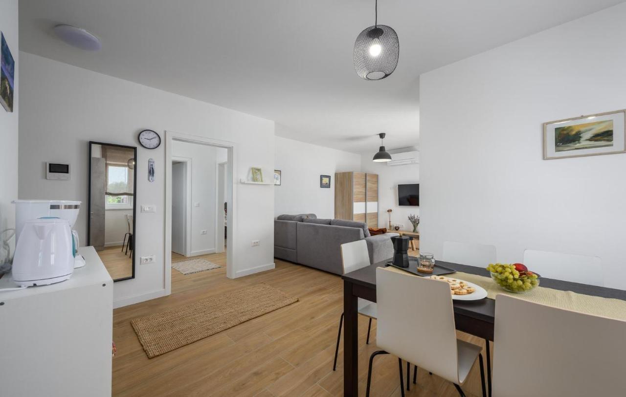 Apartmani Lucija Porec Exterior photo