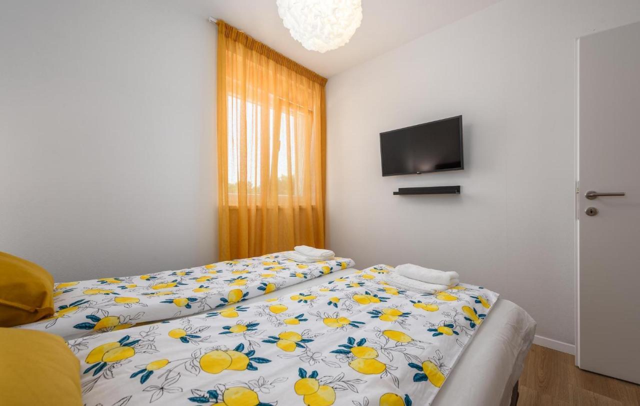 Apartmani Lucija Porec Exterior photo