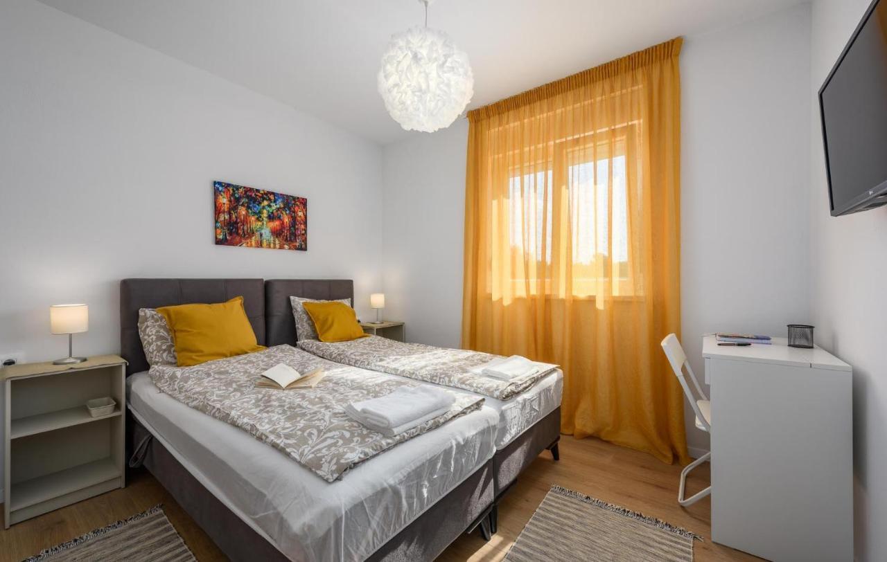 Apartmani Lucija Porec Exterior photo