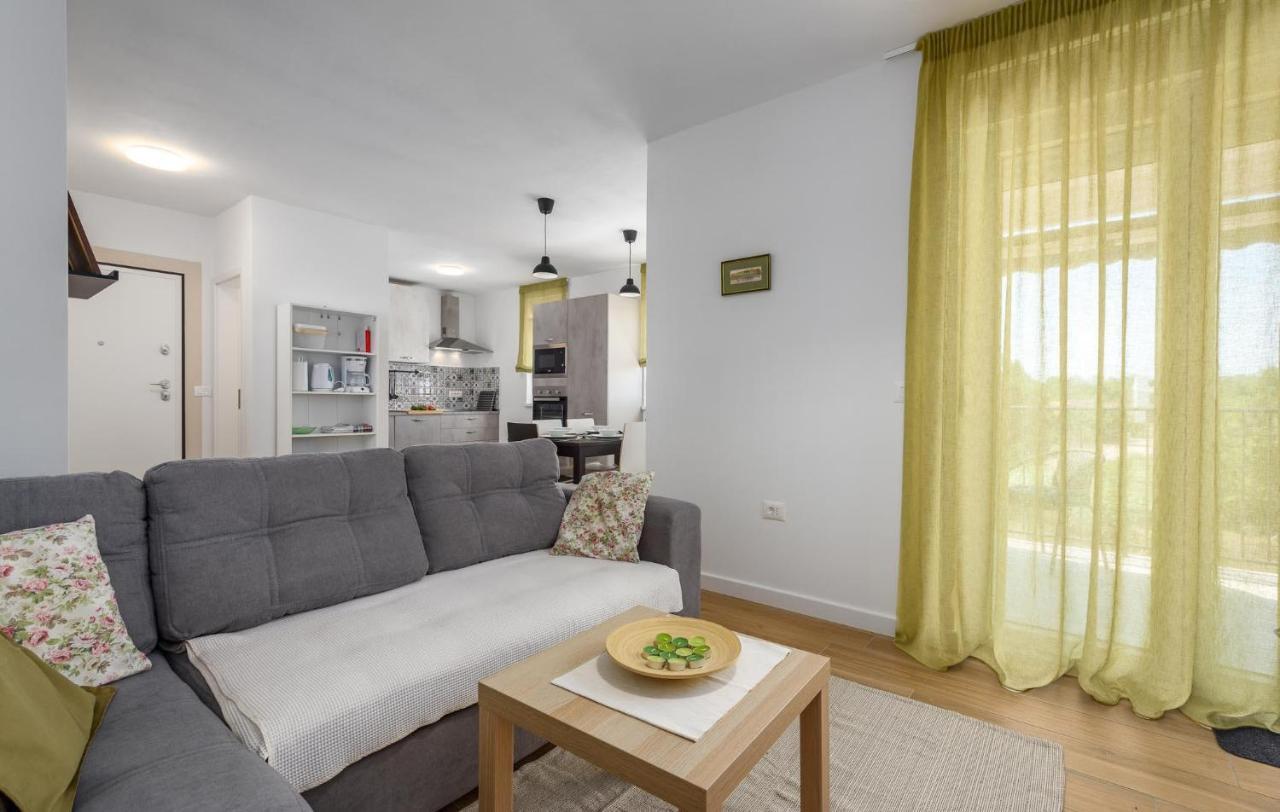 Apartmani Lucija Porec Exterior photo