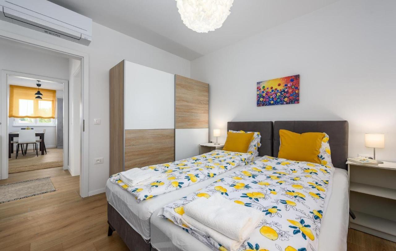 Apartmani Lucija Porec Exterior photo