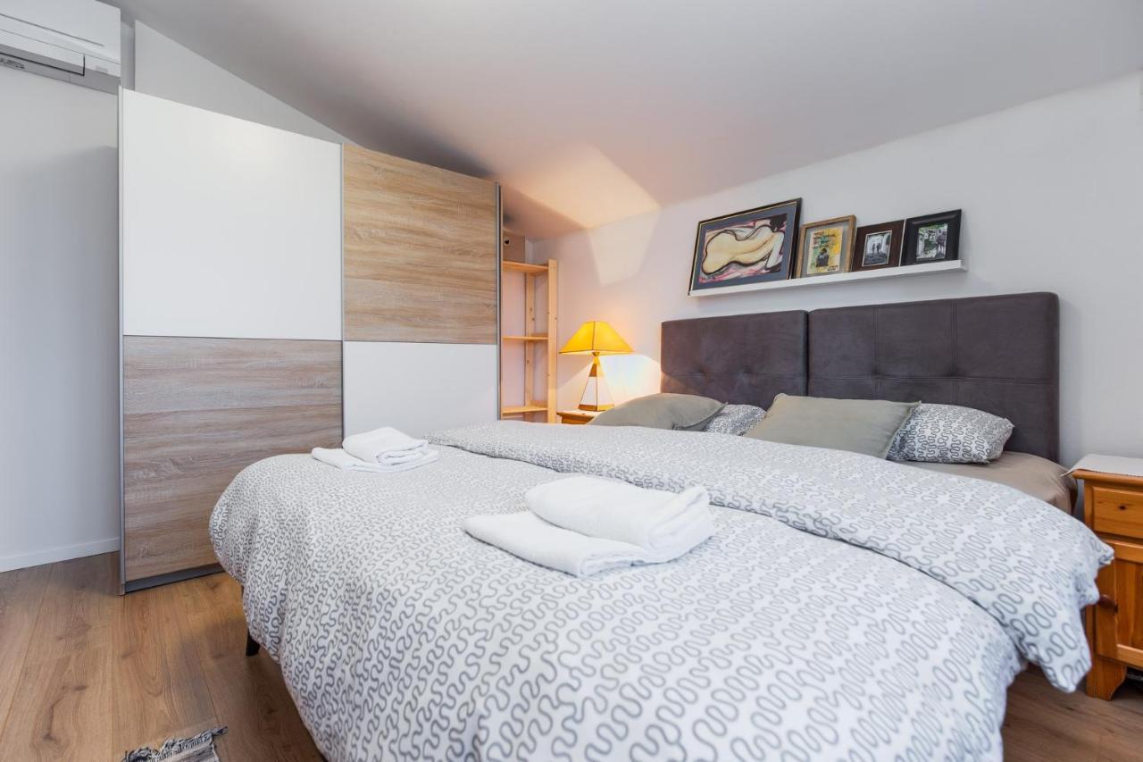 Apartmani Lucija Porec Exterior photo
