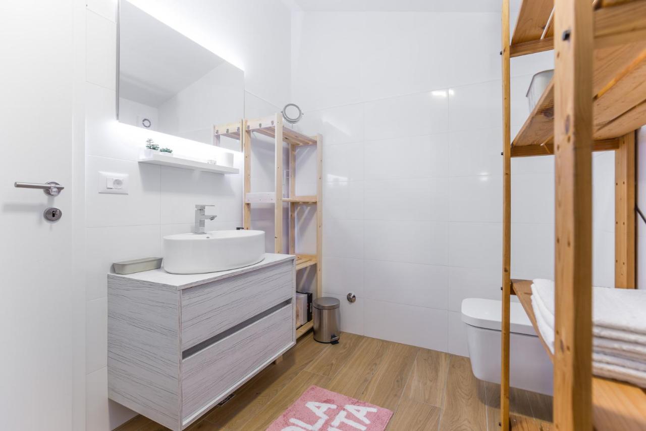 Apartmani Lucija Porec Exterior photo